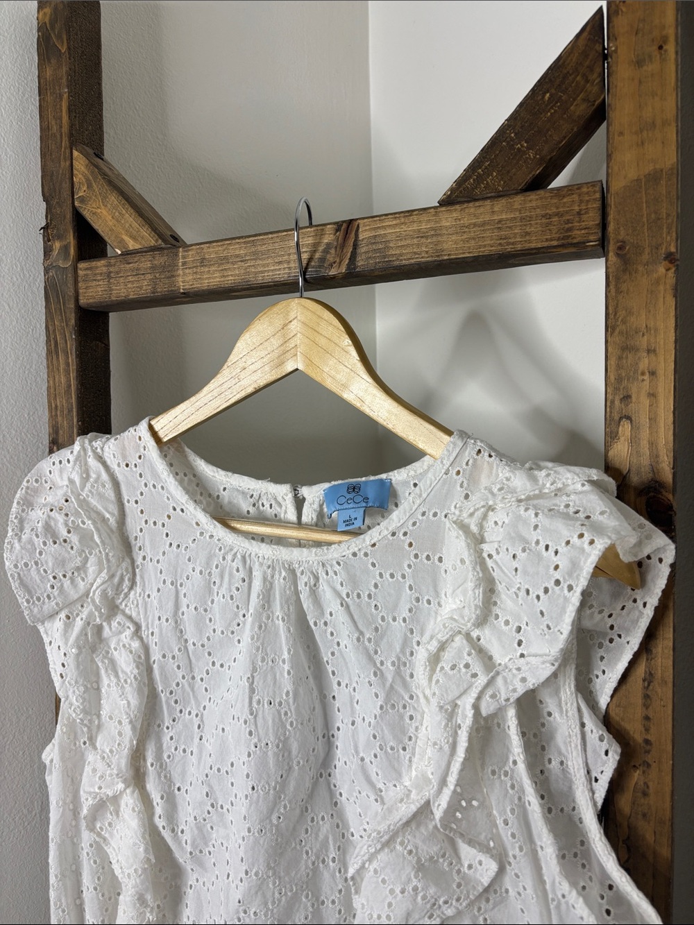 CeCe White Eyelet Ruffle Shell Top Size L - Picture 2 of 5